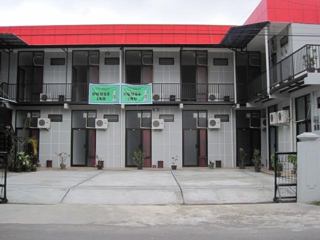 House 140 Hotel Baturetno Екстериор снимка